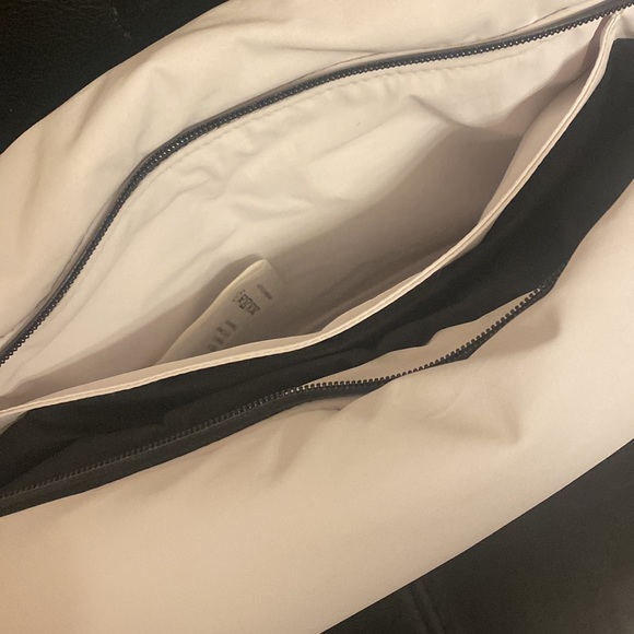 KASSL Padded Clutch - Picture 3 of 5